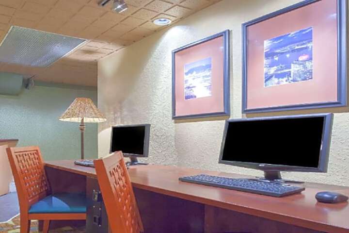 Howard Johnson Vancouver (CLOSED)
