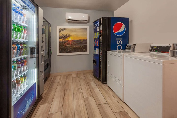 Room 21 of 34