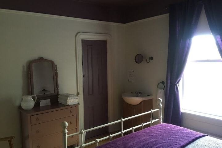 Room 6 of 22