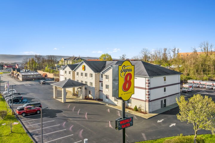 Super 8 by Wyndham Uniontown PA