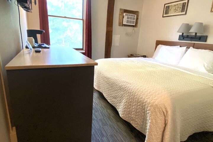 Room 16 of 44