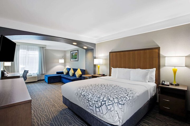 Room 13 of 27