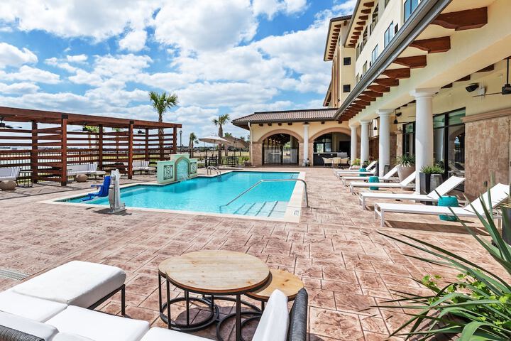Pool 10 of 69