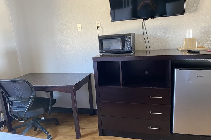 Room 2 of 6