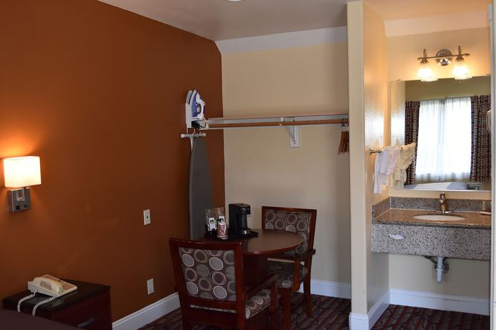 Room 25 of 41