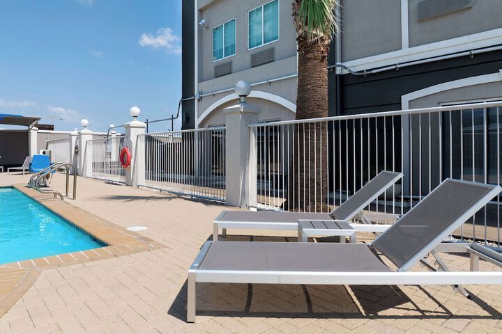 Pool 15 of 115