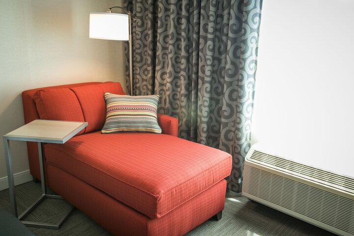 Room 27 of 82
