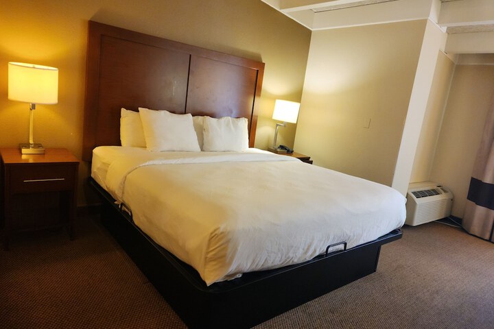 Room 40 of 61