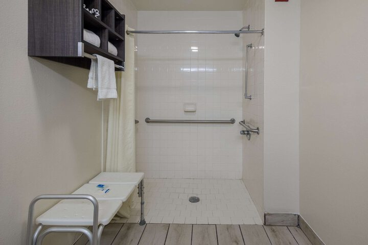 Room 14 of 30