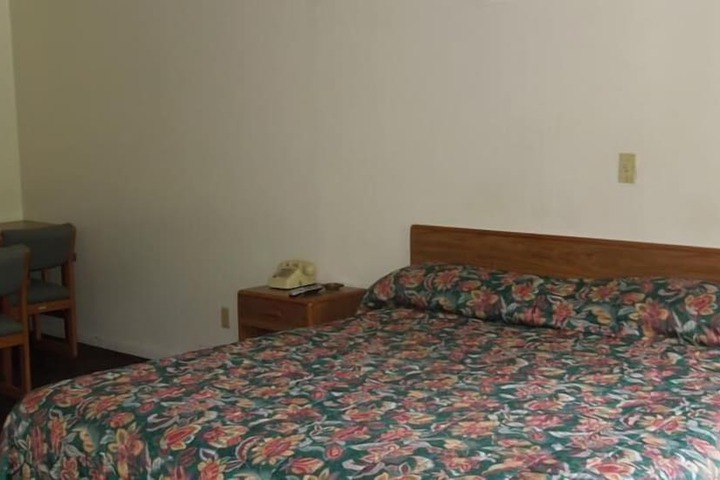 Room 11 of 30