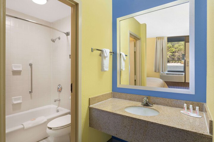 Room 12 of 15