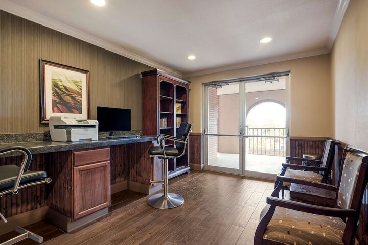 Business Center 24 of 26