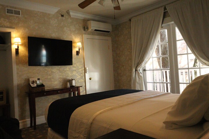 The Riverview Hotel