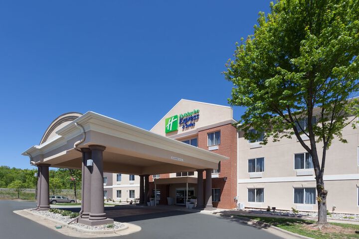 Holiday Inn Express Hotel & Suites Mebane by IHG