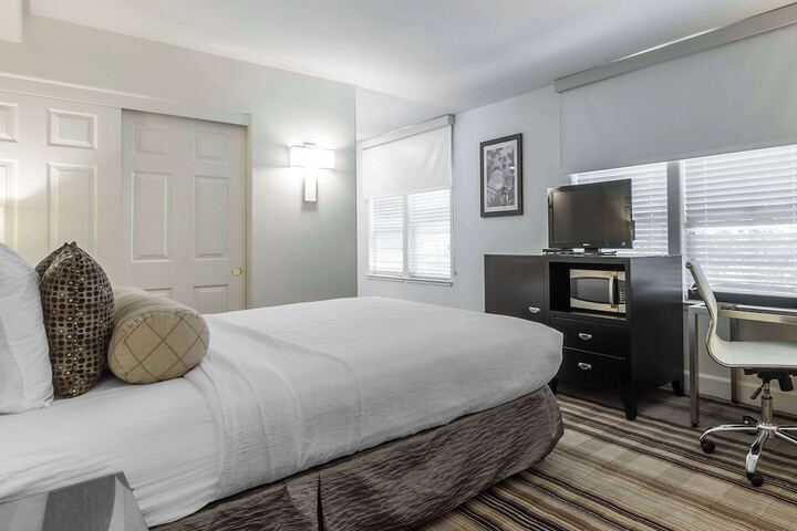 Room 30 of 34