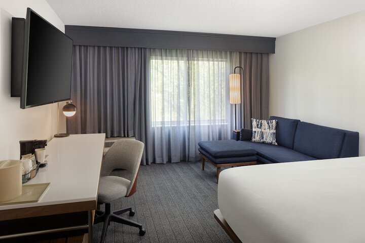 Courtyard by Marriott Edison Woodbridge