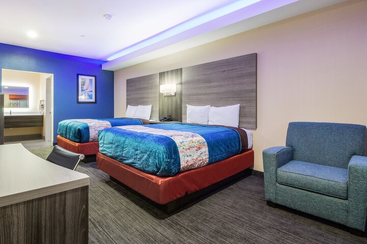 Room 6 of 17