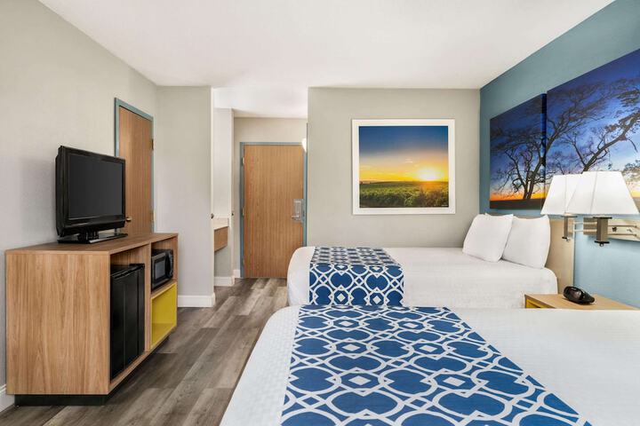 Room 8 of 25