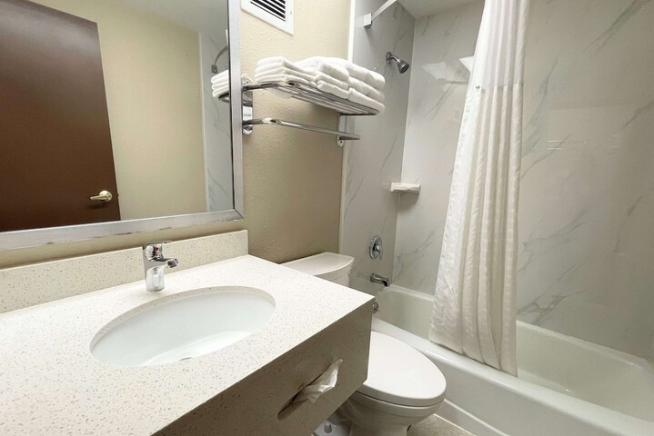 Room 8 of 25