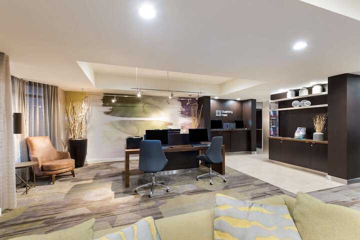 Business Center 36 of 36