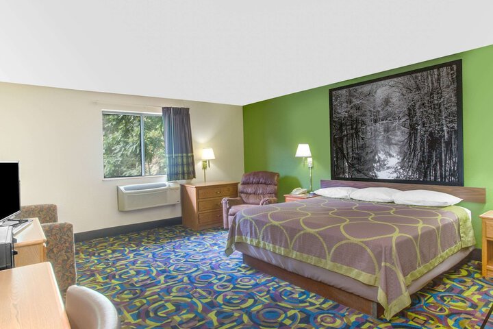 Room 14 of 16