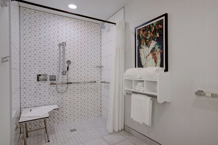 Room 35 of 82
