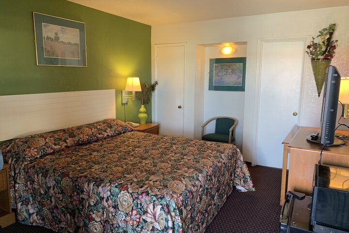 Room 10 of 24