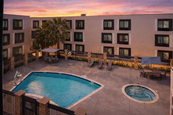 Hampton Inn & Suites by Hilton San Diego SeaWorld Near Old Town