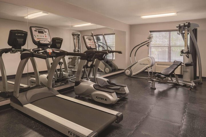 Country Inn & Suites by Radisson Waterloo, IA