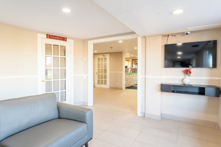 Super 8 by Wyndham Gananoque / Country Squire Resort