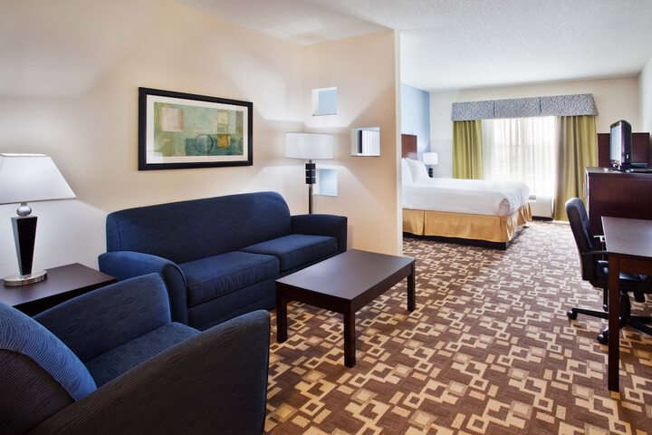 Room 13 of 28