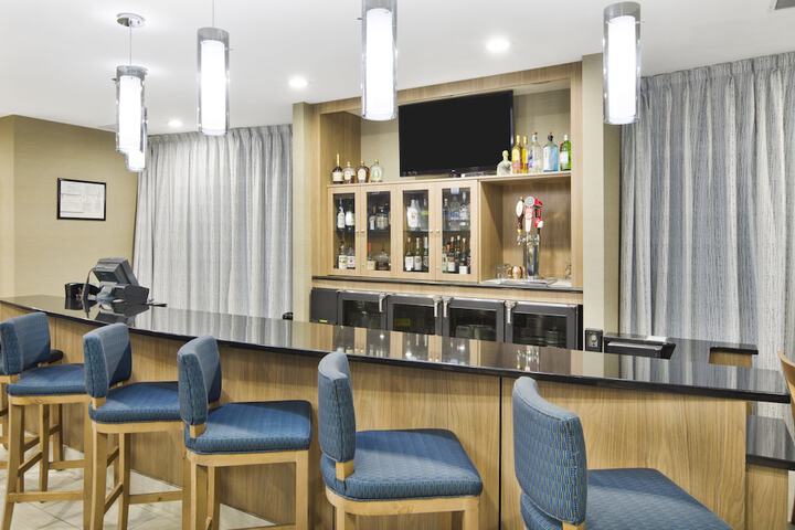 Lounge 47 of 49