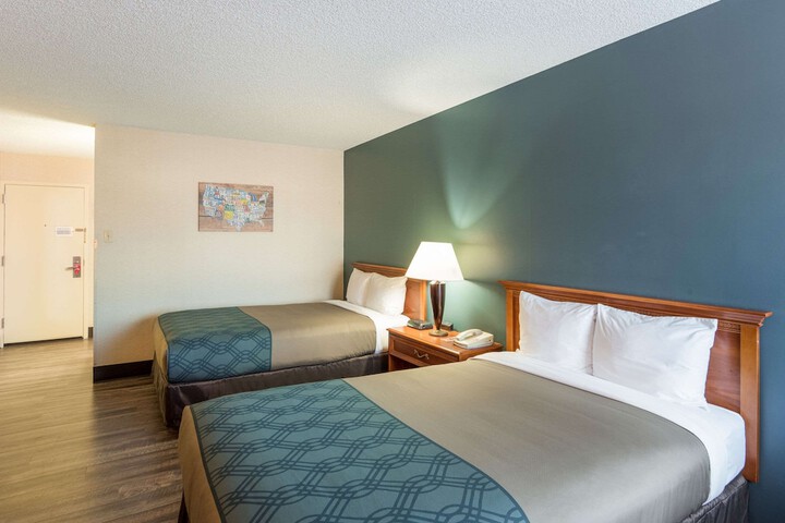 Room 13 of 33