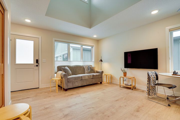 1 Mi to Carleton College: Wfh-friendly Apartment