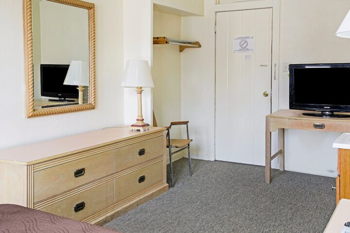Room 53 of 77
