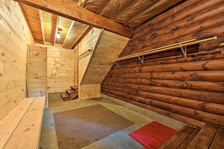 Private Chester Home w / Deck Mins to Skiing!