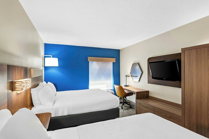 Holiday Inn Express Suites Charleston by IHG