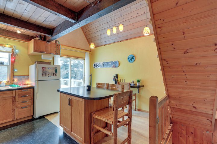 Snoqualmie Pass Cabin w / Deck: Walk to Ski Lift