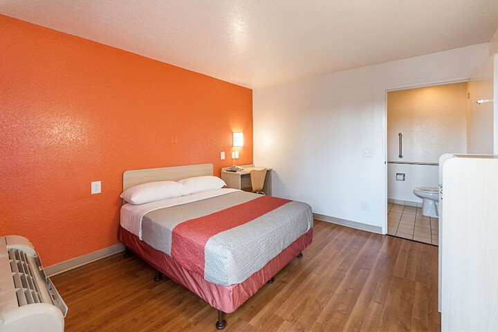 Room 21 of 29