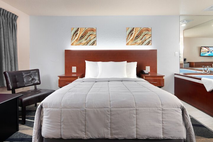 Grand Marquis Waterpark Hotel & Suites