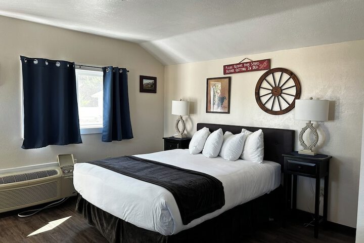 Lamplighter Cabins & Suites