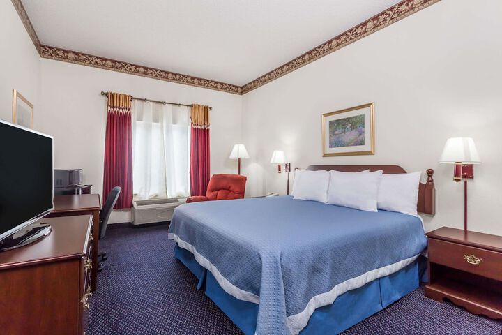 Room 7 of 17