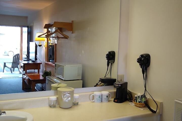 The Ponderosa Motel