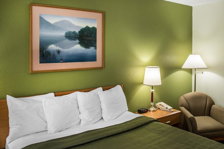 Room 8 of 38