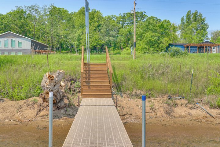 Pet-friendly Cabin w / Lake Access & Patio in Dent