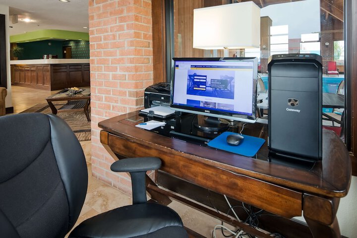 Business Center 28 of 28