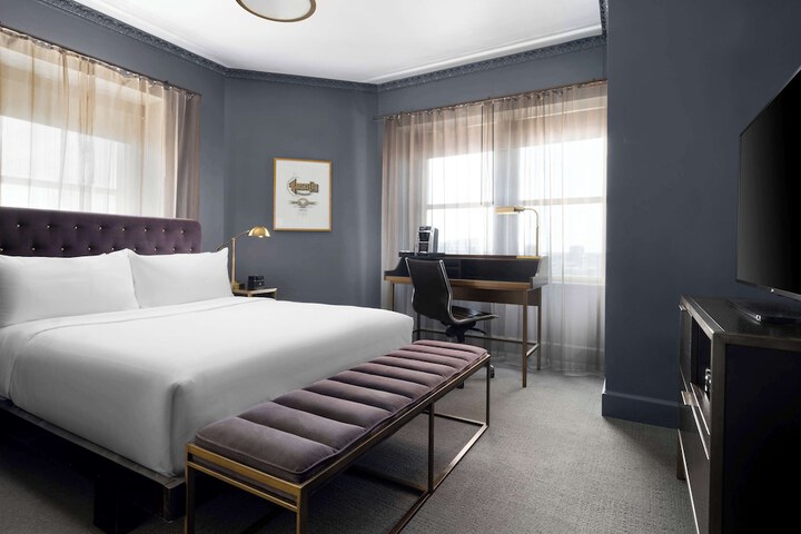 Hotel Phillips Kansas City Curio Collection by Hilton