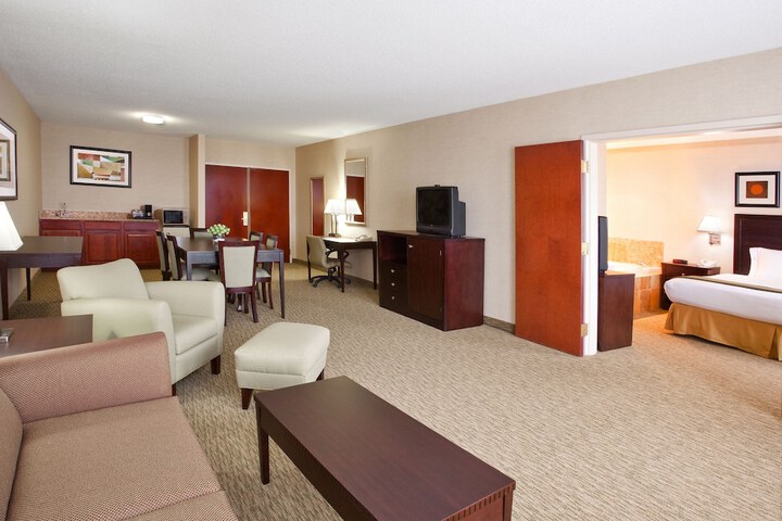 Room 12 of 25