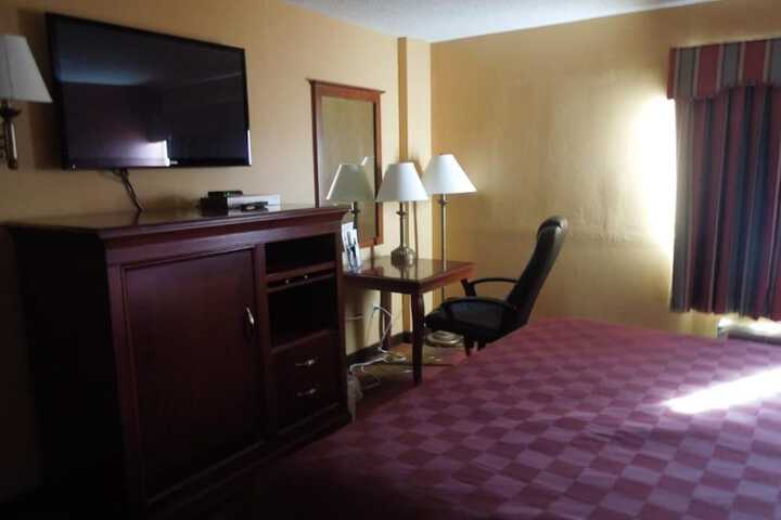 Room 10 of 19