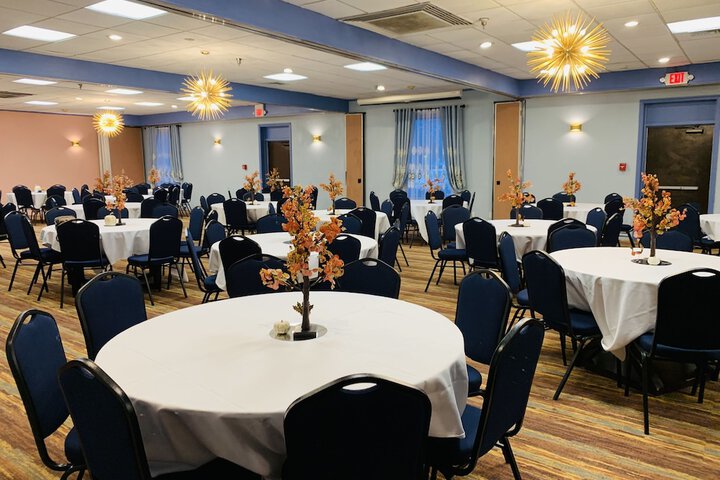 Ballroom/Hall 25 of 33